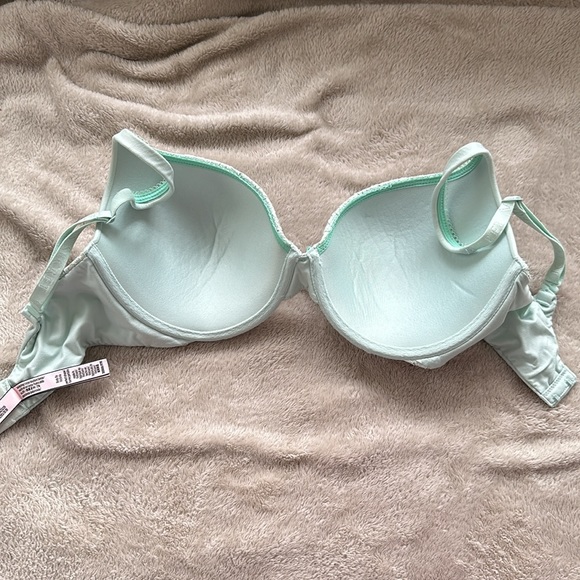 Victoria’s Secret Body by Victoria Bra - Picture 3 of 3
